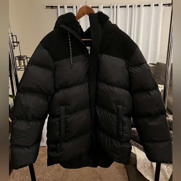 UGG Shasta Down Puffer Jacket - heavy-duty cold-weather jacket. New! Never Worn - Picture 1 of 5
